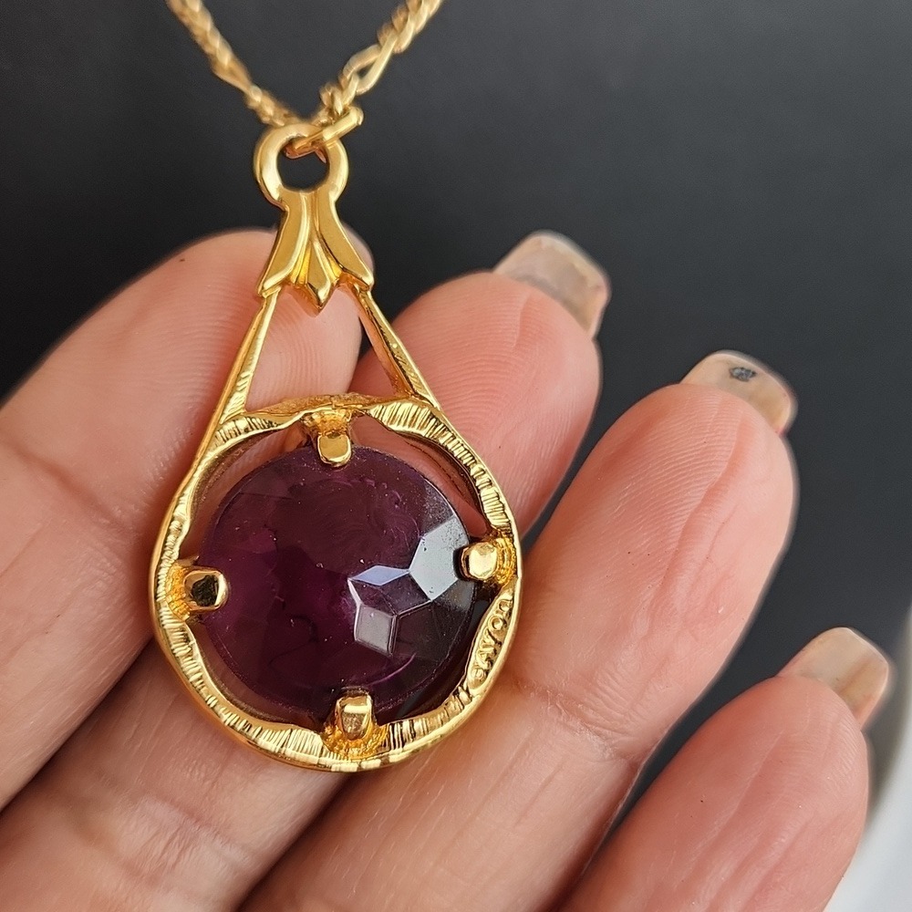 Vintage Gold Tone Cameo Pendant Necklace Purple Gemstone Figarope Chain - Picture 8 of 15